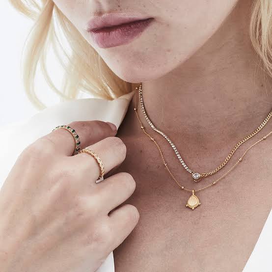 Leora Necklace