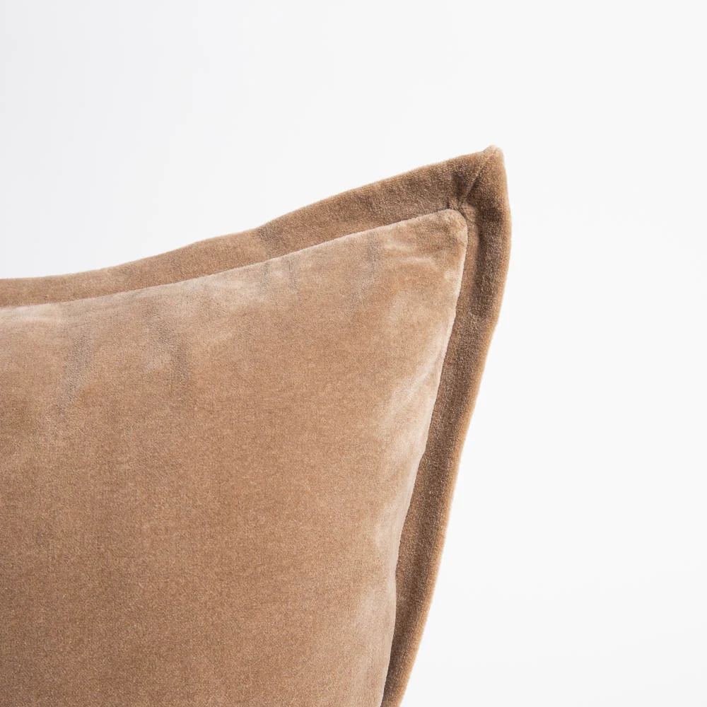 Evelyn Velvet Cushion Natural - Filled Cushion / 40x60cm