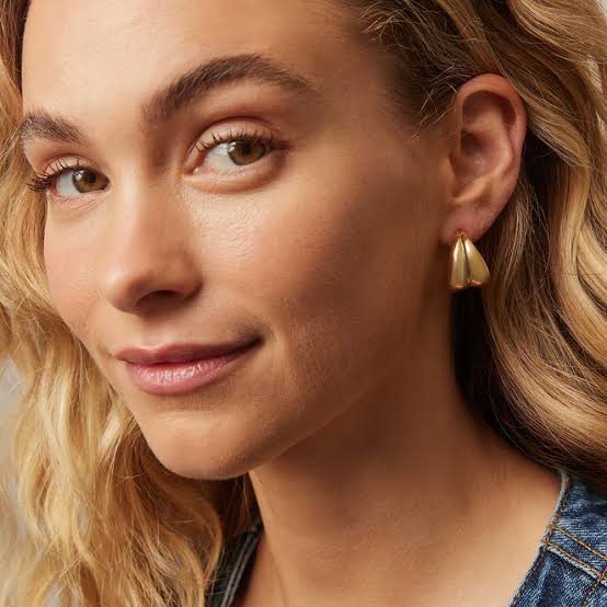 Zephyrinia Earrings - Gold